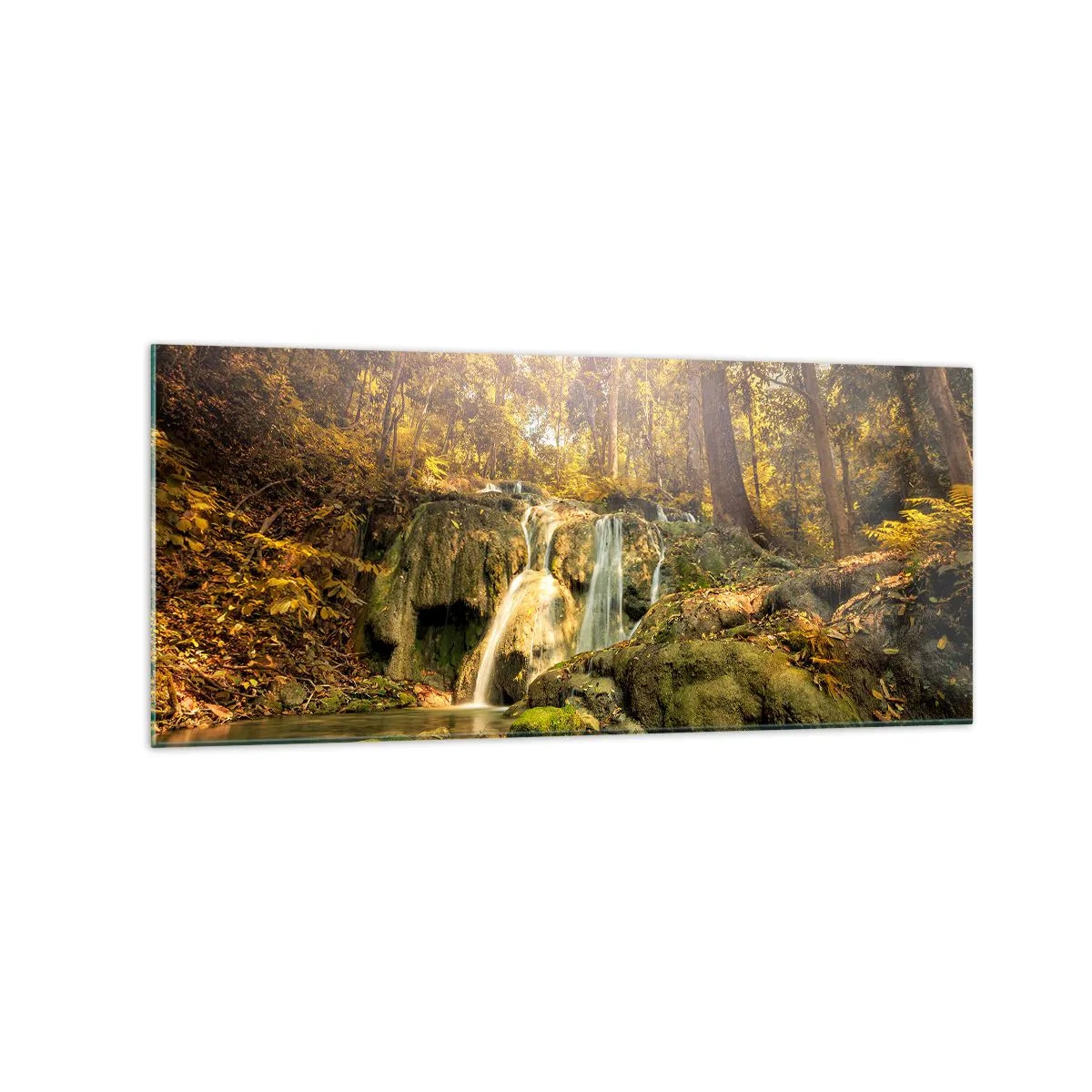 Obraz na szkle - Leśny wodospad w promieniach słońca otoczony zielenią - 120x50cm - Leśna kaskada w zieleni - Nowoczesna dekoracja ścienna do salonu i sypialni ARTTOR