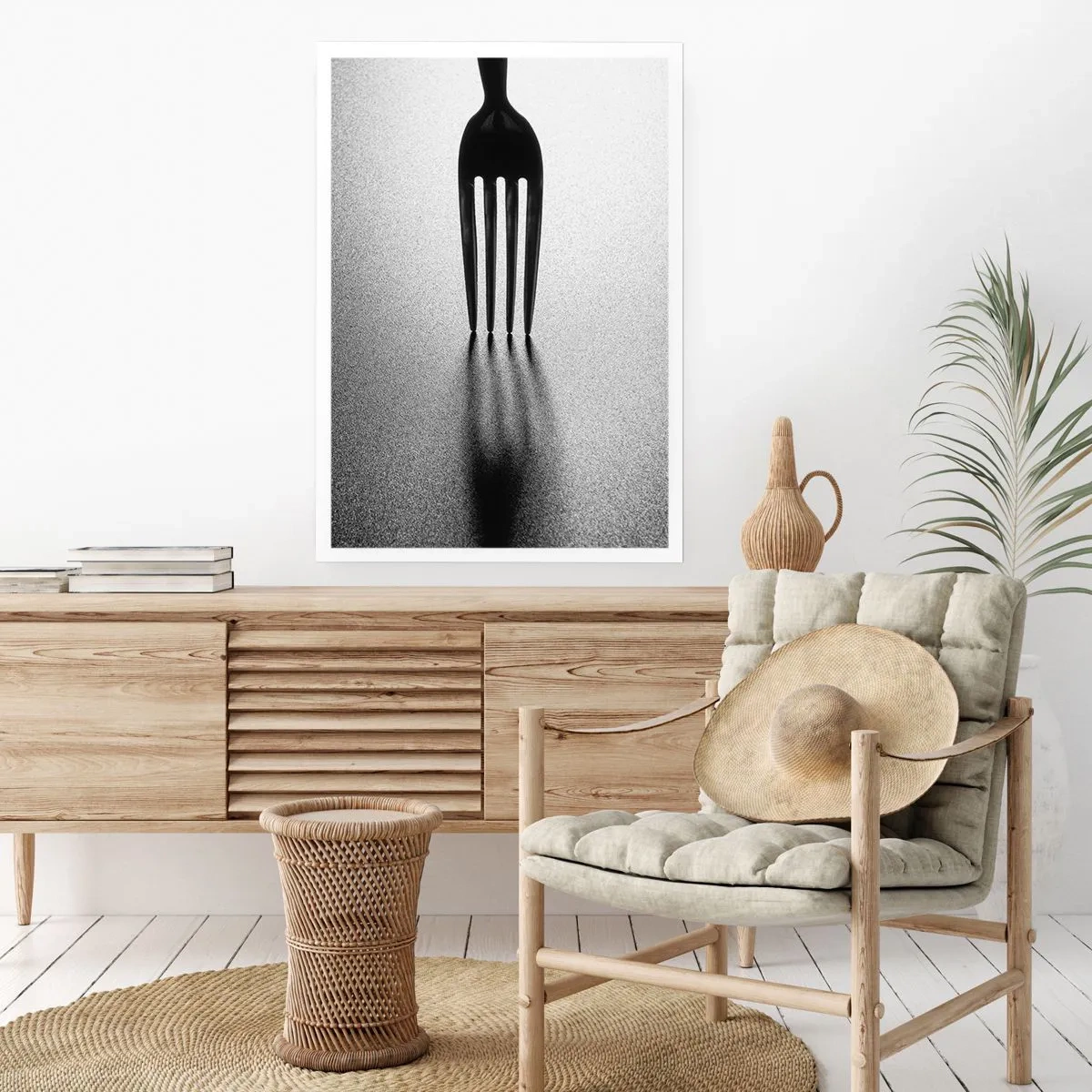 Plakat - Minimalistyczna czarno-biała fotografia widelca i cienia - 50x70cm - Światło i cień - Nowoczesna dekoracja ścienna do salonu, kuchni i sypialni ARTTOR