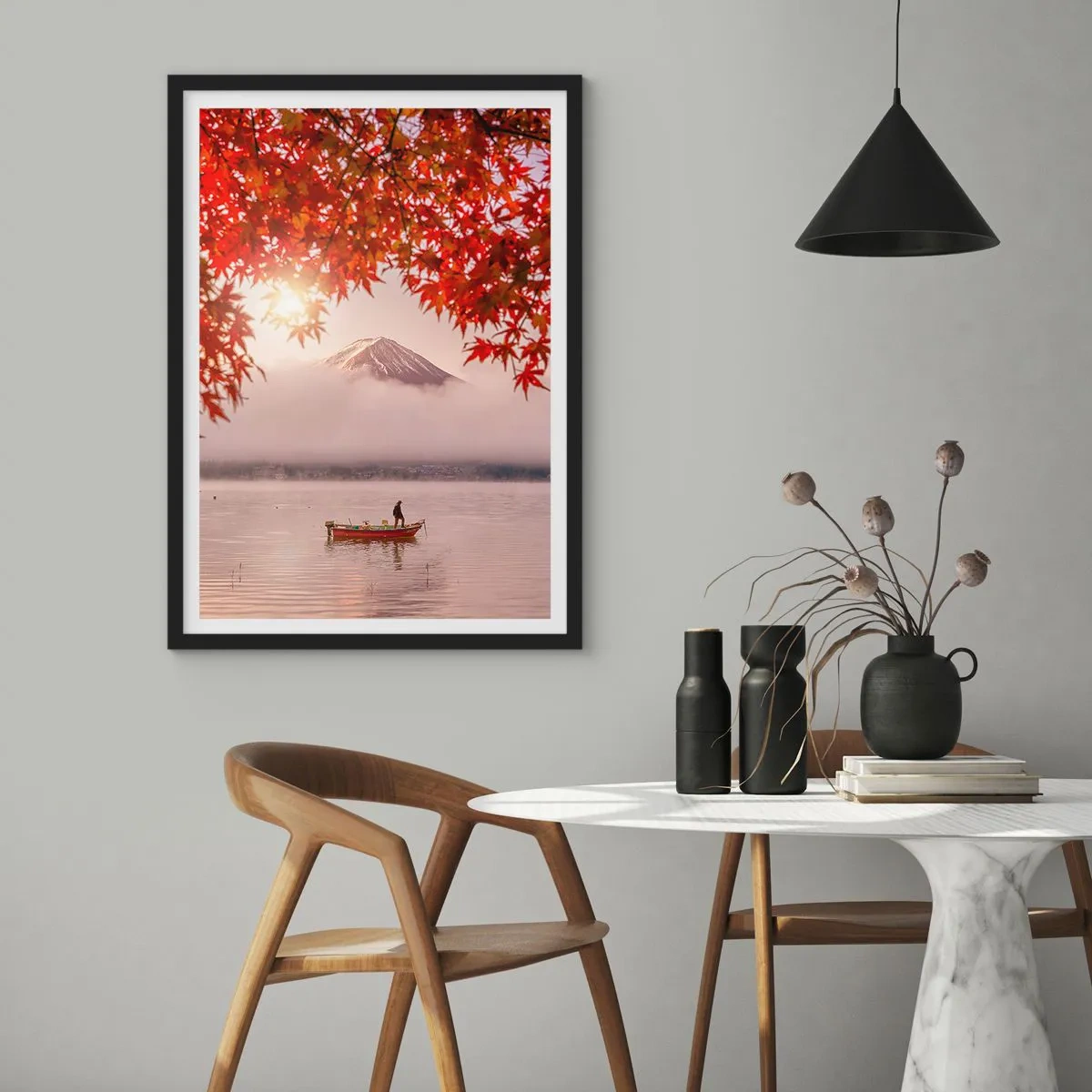 Plakat w czarnej ramie - Góra Fuji z łodzią na jeziorze i jesiennymi liśćmi - 50x70cm - W japońskim klimacie - Nowoczesna dekoracja ścienna do salonu i sypialni ARTTOR
