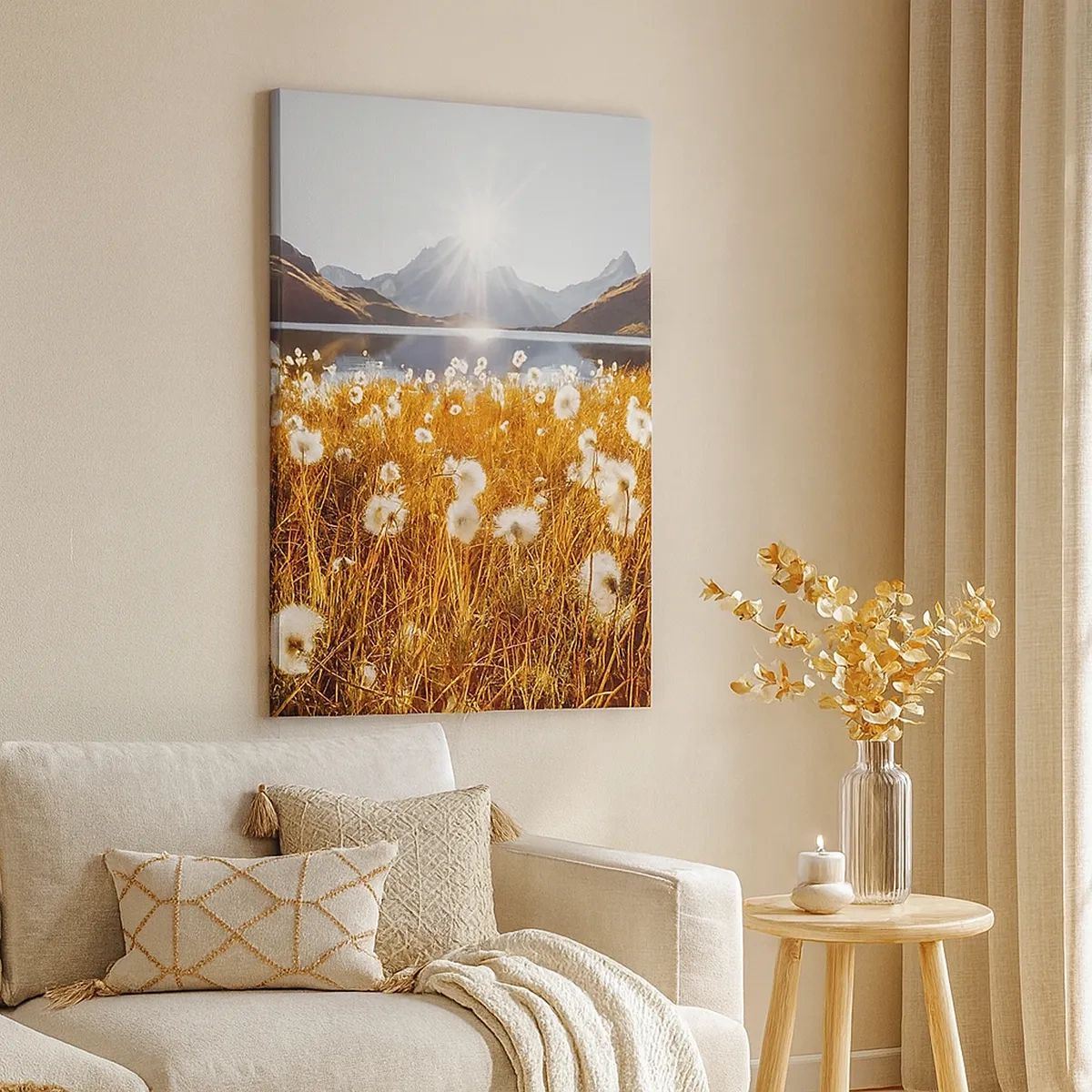 Obraz na płótnie - Pole bawełnianych traw na tle gór i jeziora w promieniach słońca - 50x70cm - Twardość skał, miękkość traw - Nowoczesna dekoracja ścienna do salonu, kuchni i sypialni ARTTOR