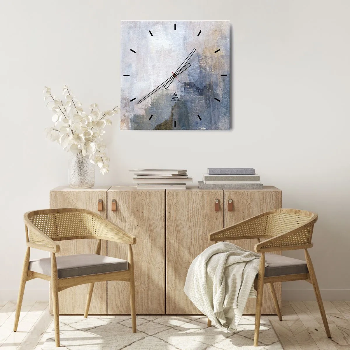 Zegar ścienny - Subtelne abstrakcyjne plamy w odcieniach błękitu i beżu - 30x30cm - Tony i akordy barw - Nowoczesna dekoracja ścienna do salonu i sypialni ARTTOR