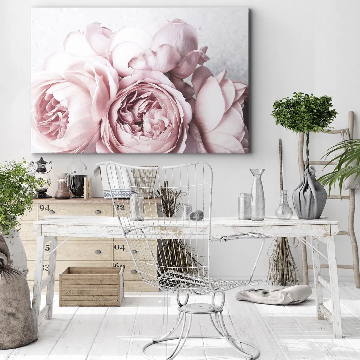 Obraz na płótnie - Różowe piwonie w delikatnym świetle na jasnym tle - 70x50cm - Dla romantyków - Nowoczesna dekoracja ścienna do salonu i sypialni ARTTOR