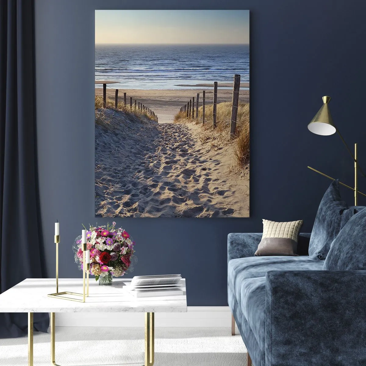 Obraz na szkle - Ścieżka przez wydmy prowadząca na plażę przy spokojnym morzu - 50x70cm - Morza szum, ptaków śpiew, dzika plaża pośród traw… - Nowoczesna dekoracja ścienna do salonu, kuchni i sypialni ARTTOR