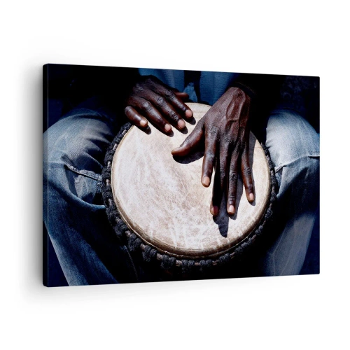 Obraz na płótnie - Ręce grające na bębnie djembe w dynamicznej kompozycji - 70x50cm - Żyj w swoim rytmie - Nowoczesna dekoracja ścienna do salonu i sypialni ARTTOR