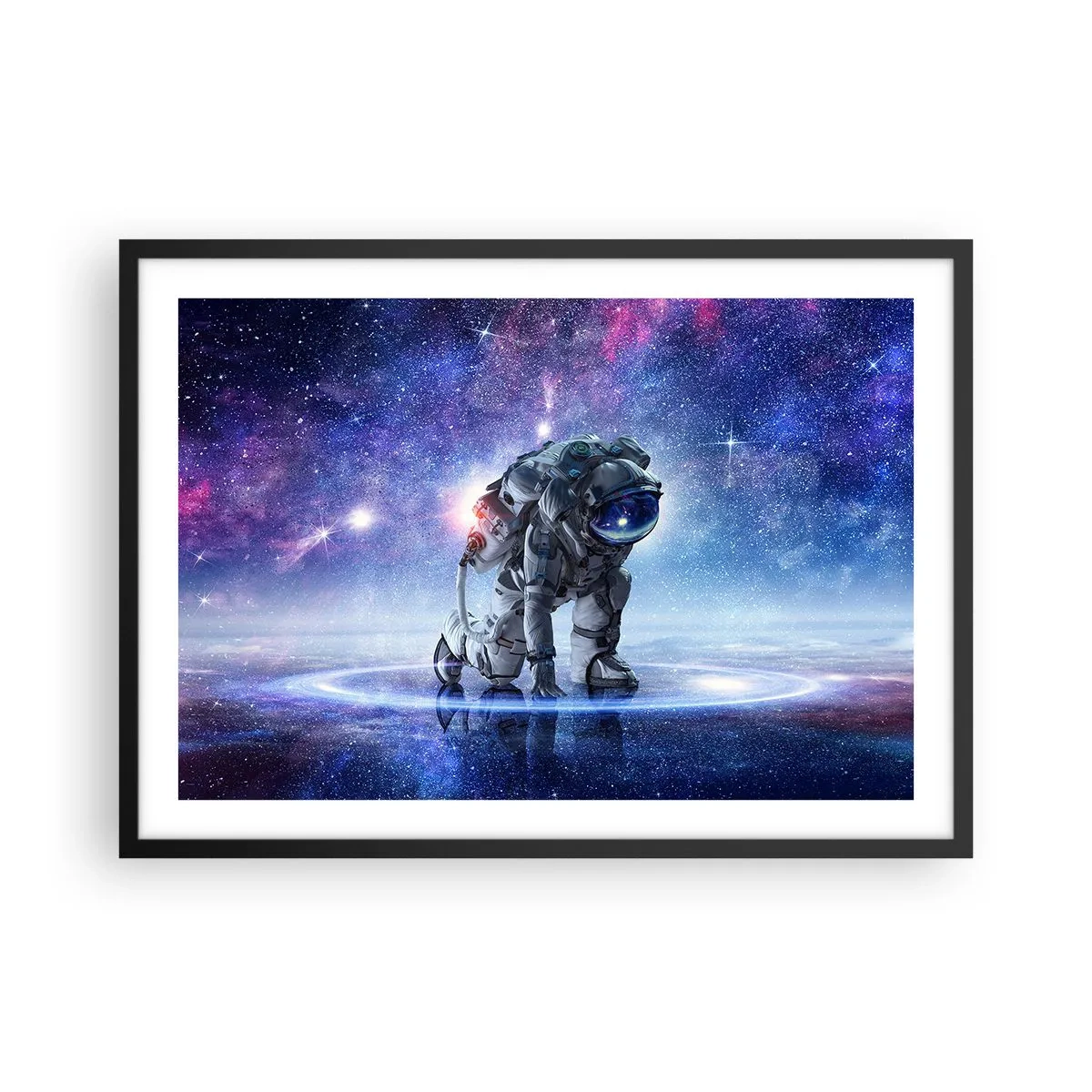 Plakat w czarnej ramie - Astronauta w galaktycznym krajobrazie - 70x50cm - Niebo gwiaździste nade mną - Nowoczesna dekoracja ścienna do salonu i sypialni ARTTOR