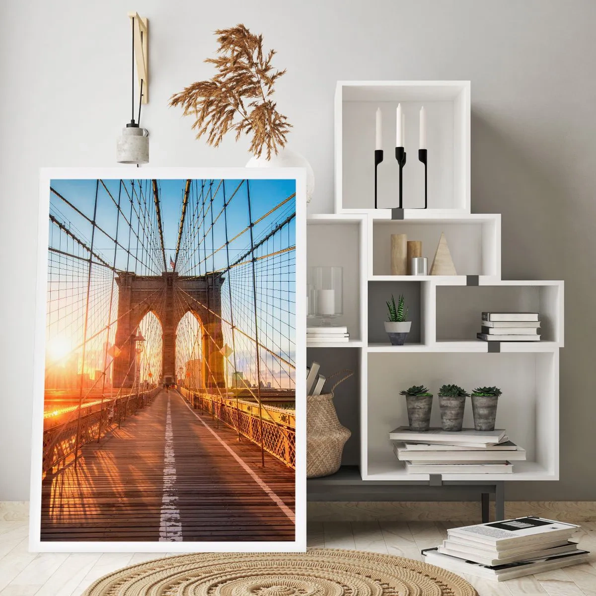 Plakat - Brookliński most oświetlony promieniami wschodzącego słońca - 50x70cm - Na złotym moście - Nowoczesna dekoracja ścienna do salonu, kuchni i sypialni ARTTOR