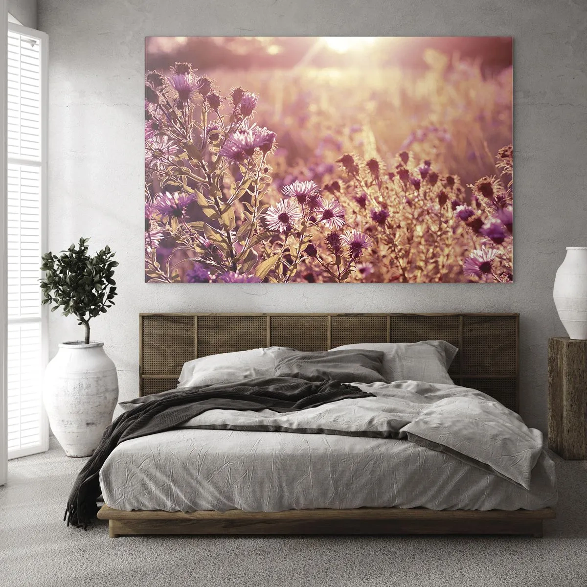 Obraz na szkle - Fioletowe kwiaty na łące w świetle zachodzącego słońca - 70x50cm - Przed odejściem lata - Nowoczesna dekoracja ścienna do salonu i sypialni ARTTOR