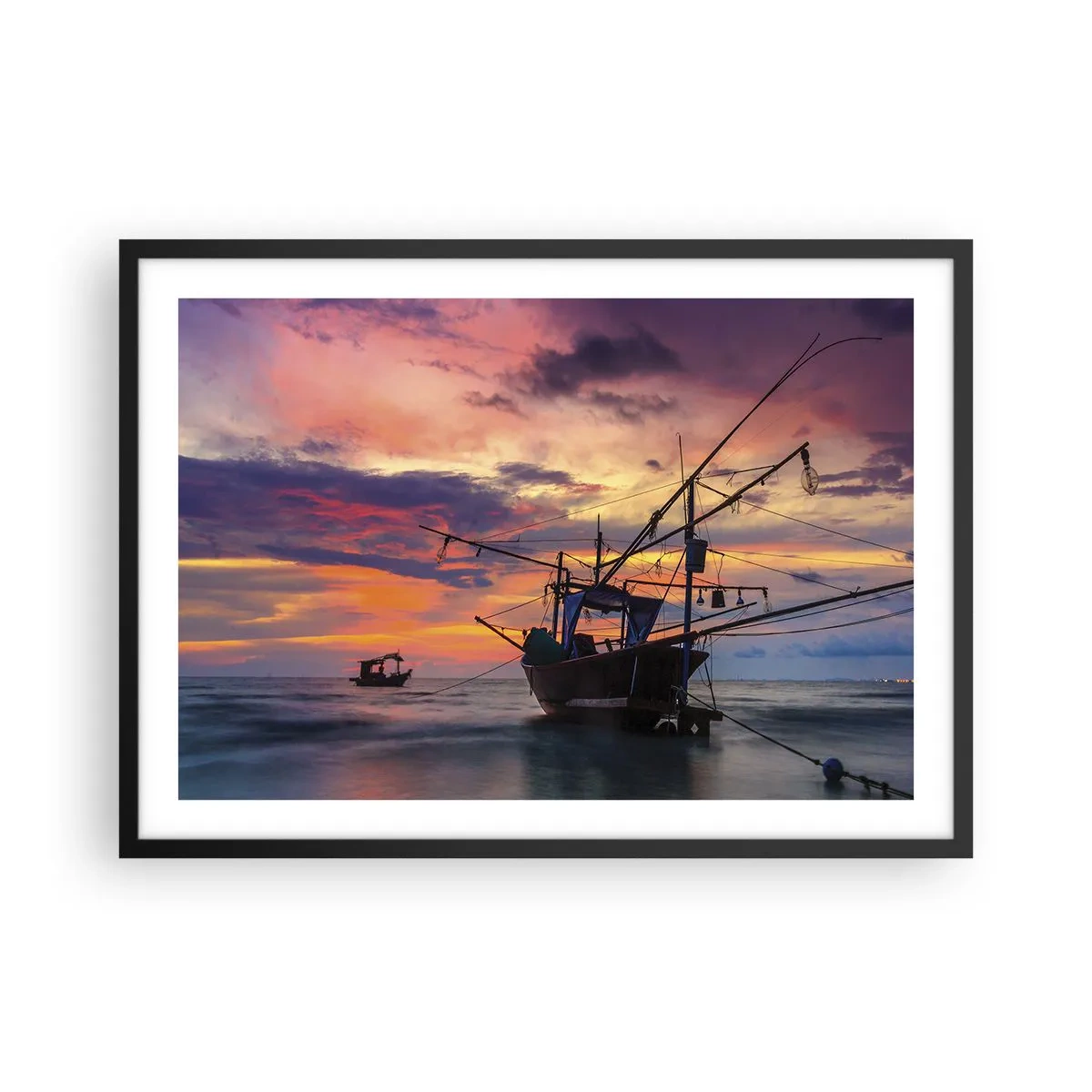 Plakat w czarnej ramie - Łódź rybacka na tle kolorowego zachodu słońca - 70x50cm - Egzotyczny wieczór - Nowoczesna dekoracja ścienna do salonu i sypialni ARTTOR