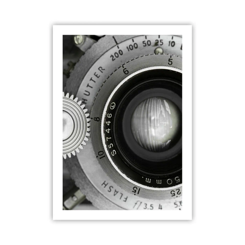 Plakat - Zbliżenie na obiektyw aparatu z metalicznymi detalami - 50x70cm - Opowieść o Hollywood - Nowoczesna dekoracja ścienna do salonu, kuchni i sypialni ARTTOR
