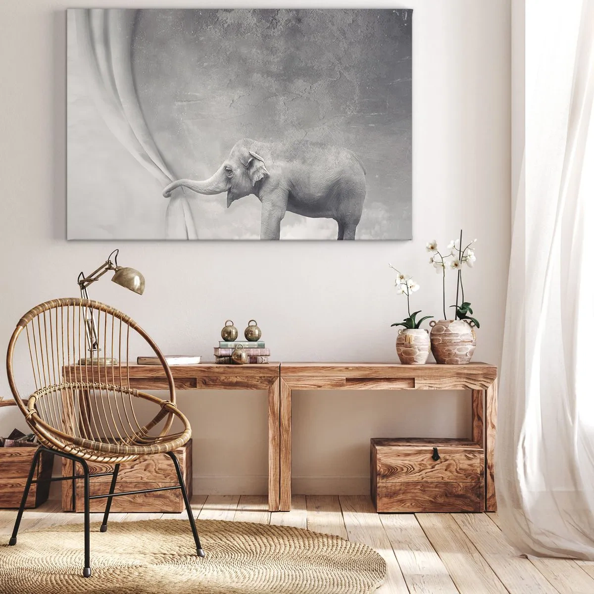 Obraz na płótnie - Słoń odsłaniający zasłonę w surrealistycznym czarno-białym ujęciu - 70x50cm - Odsłonić tajemnicę - Nowoczesna dekoracja ścienna do salonu i sypialni ARTTOR