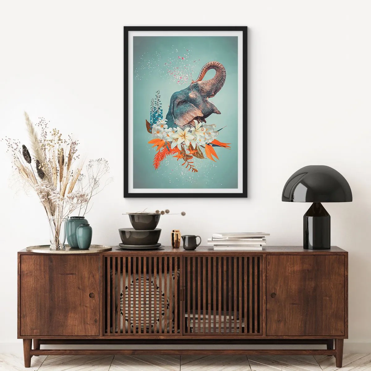Plakat w czarnej ramie - Słoń wśród kwiatów w surrealistycznej kompozycji - 50x70cm - Ryk radości - Nowoczesna dekoracja ścienna do salonu i sypialni ARTTOR