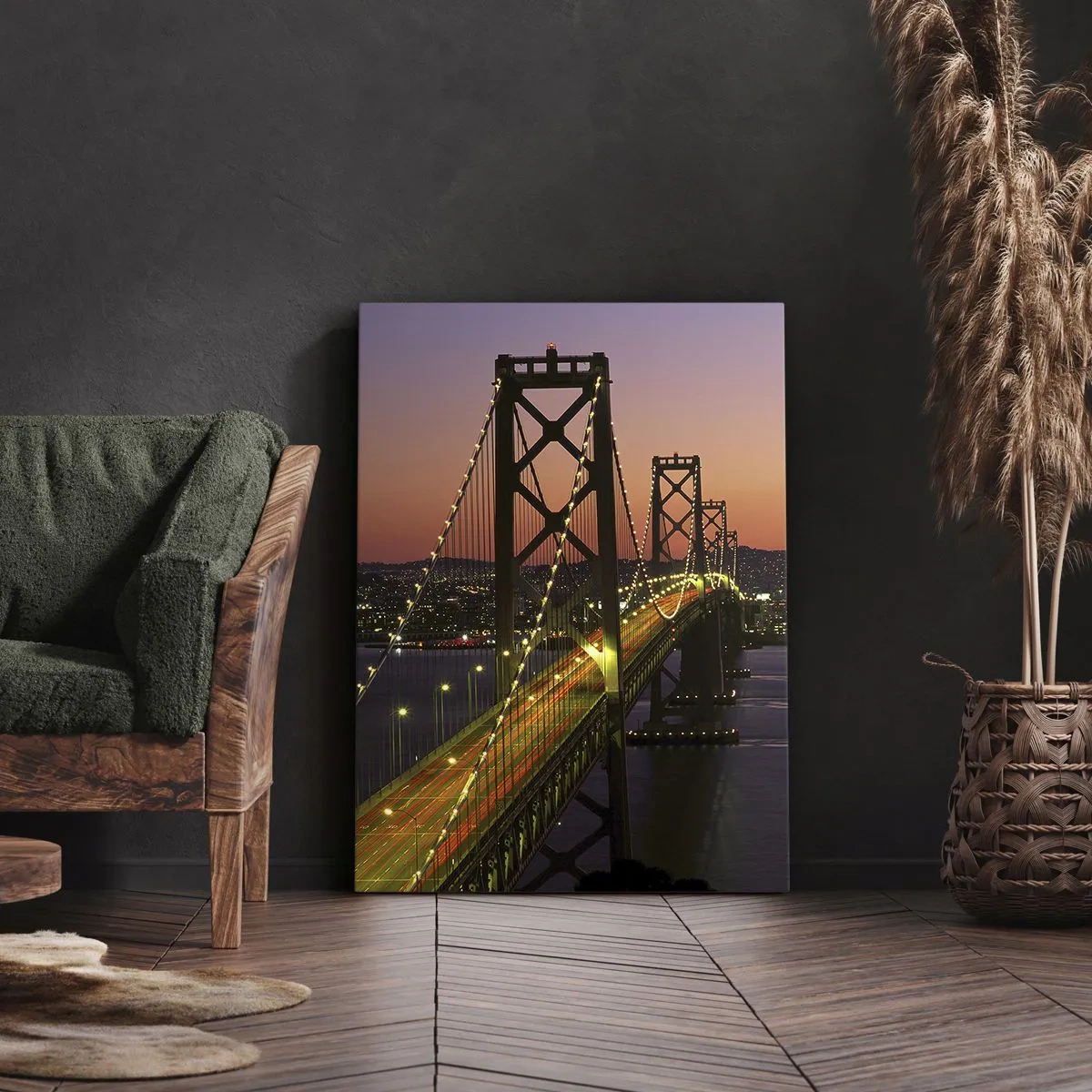 Obraz na płótnie - Most podświetlony nocą nad wodą z panoramą miasta - 80x120cm - Wieczór we fiolecie - Nowoczesna dekoracja ścienna do salonu i sypialni ARTTOR