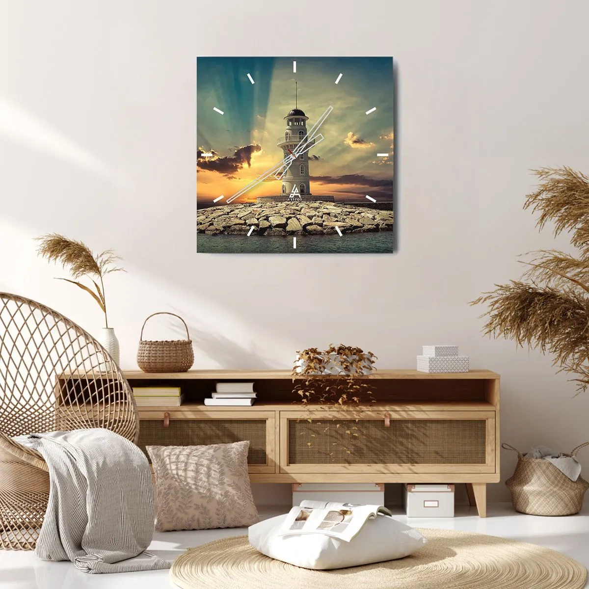 Zegar ścienny - Latarnia morska o zachodzie słońca na tle nieba - 30x30cm - Światło - Dobro - Piękno - Nowoczesna dekoracja ścienna do salonu i sypialni ARTTOR