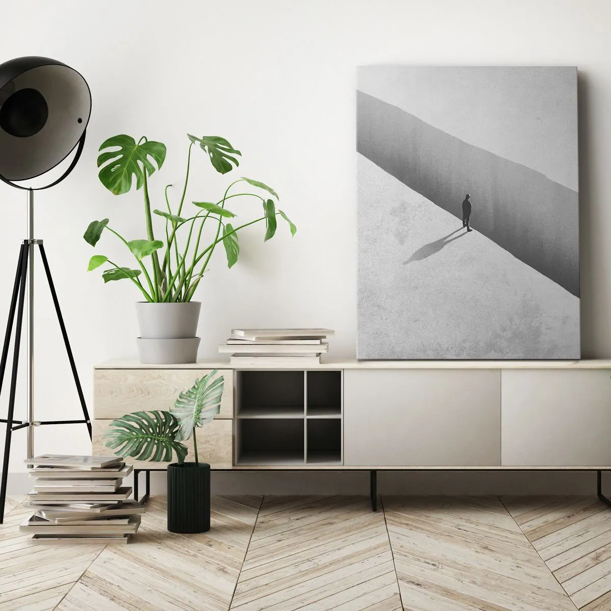 Obraz na płótnie - Czarno-biały obraz przedstawiający samotną postać nad przepaścią - 50x70cm - Jasny cel - Nowoczesna dekoracja ścienna do salonu, kuchni i sypialni ARTTOR