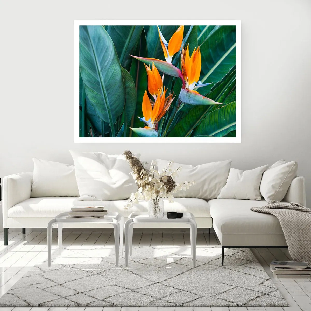 Plakat - Egzotyczne kwiaty strelicji otoczone zielonymi liśćmi - 100x70cm - Czy to kwiat, czy to ptak? - Nowoczesna dekoracja ścienna do salonu i sypialni ARTTOR