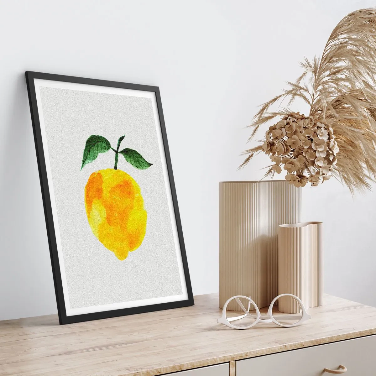 Plakat w czarnej ramie - Akwarelna ilustracja cytryny z liśćmi na jasnym tle - 50x70cm - Jak poznać smak słońca - Nowoczesna dekoracja ścienna do salonu i sypialni ARTTOR