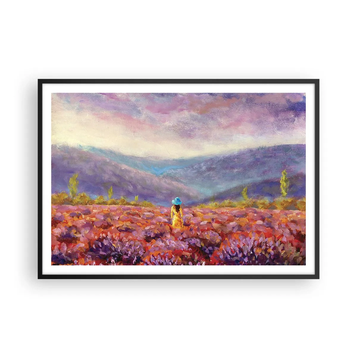 Plakat w czarnej ramie - Kobieta w kapeluszu spacerująca po polu lawendy - 100x70cm - W lawendowym świecie - Nowoczesna dekoracja ścienna do salonu i sypialni ARTTOR
