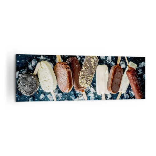 Obraz na płótnie - Kolorowe lody na patyku ułożone na lodzie z ciemnym tłem - 160x50cm - Smak gorącego lata - Nowoczesna dekoracja ścienna do salonu i sypialni ARTTOR
