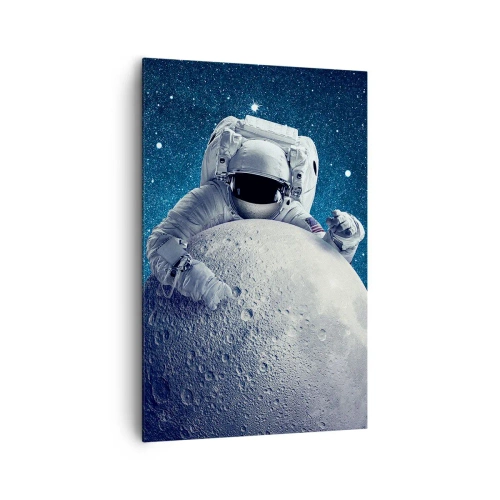 Obraz na płótnie - Astronauta trzymający księżyc na tle rozgwieżdżonego nieba - 80x120cm - Kosmiczny żartowniś - Nowoczesna dekoracja ścienna do salonu i sypialni ARTTOR