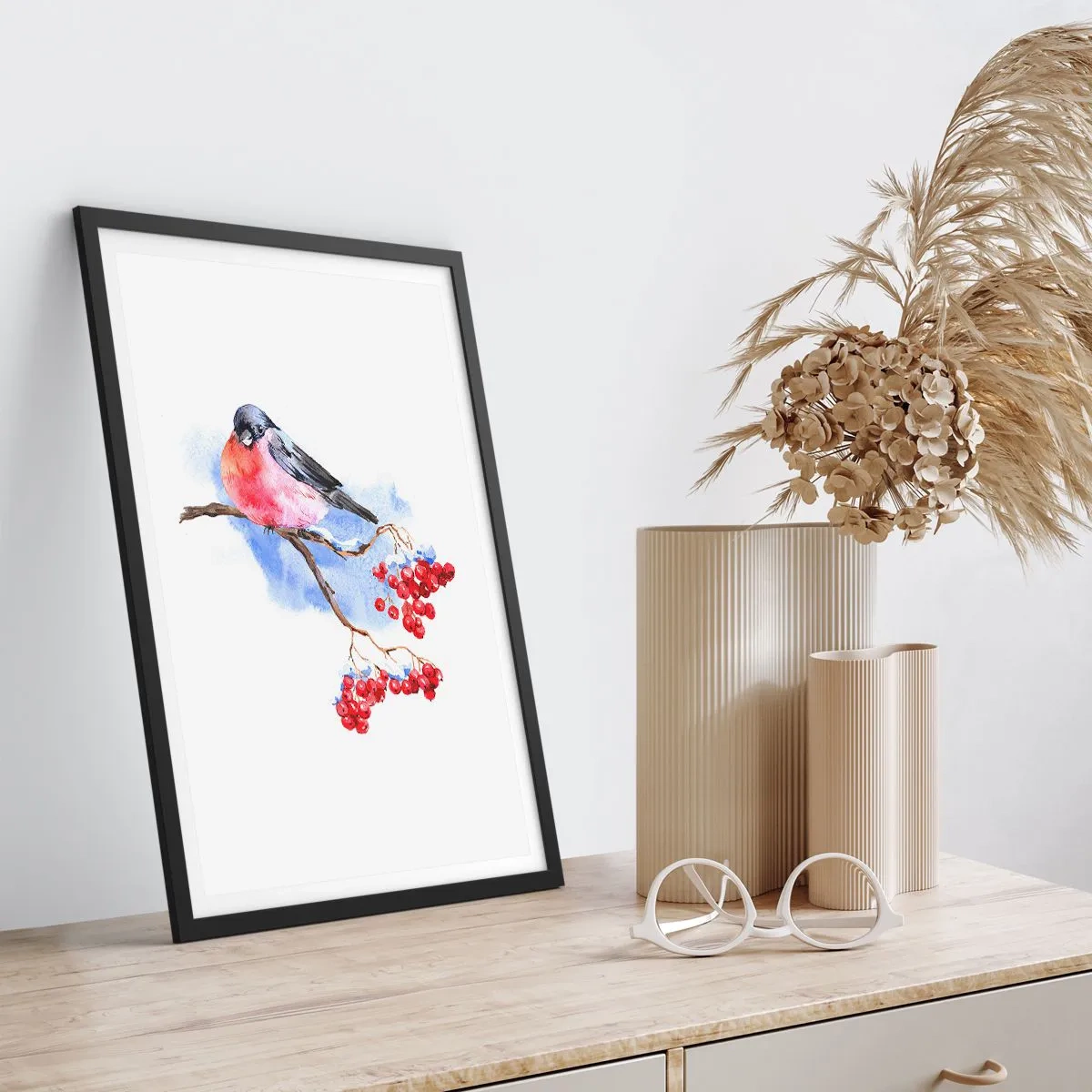 Plakat w czarnej ramie - Ptak na gałęzi z czerwonymi owocami - 50x70cm - Zima w kolorze - Nowoczesna dekoracja ścienna do salonu i sypialni ARTTOR