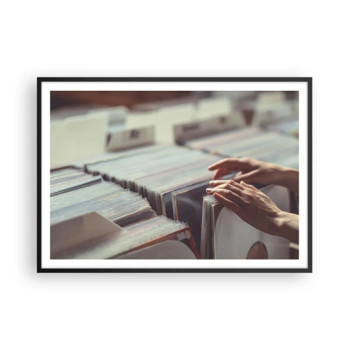 Plakat w czarnej ramie - Ręce przeglądające kolekcję winyli - 100x70cm - W poszukiwaniu wzruszeń - Nowoczesna dekoracja ścienna do salonu i sypialni ARTTOR