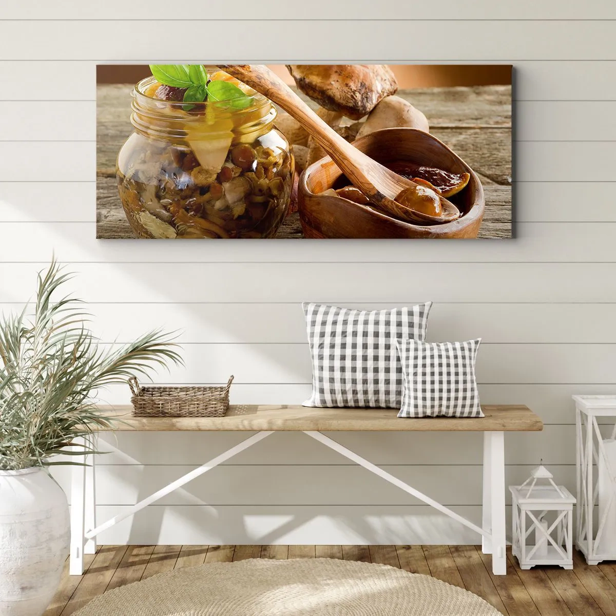 Obraz na płótnie - Naturalne grzyby w słoiku na rustykalnym stole - 140x50cm - Czy świeży, czy solony, czy jesiennej pory... - Nowoczesna dekoracja ścienna do salonu i sypialni ARTTOR