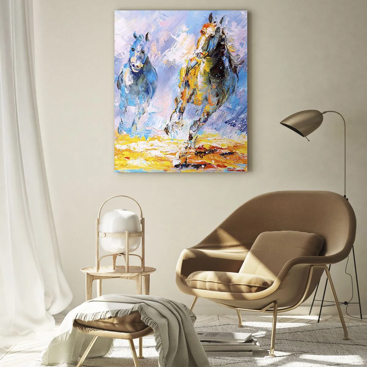 Obraz na szkle - Dwa konie w ruchu na tle abstrakcyjnego pejzażu - 70x100cm - Galopem przez blask - Nowoczesna dekoracja ścienna do salonu i sypialni ARTTOR