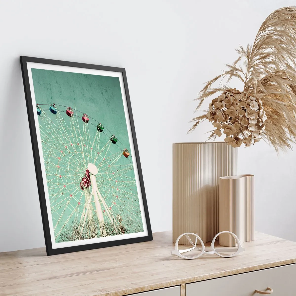 Plakat w czarnej ramie - Diabelski młyn na tle miętowego nieba w stylu retro - 50x70cm - Zapraszamy do zabawy - Nowoczesna dekoracja ścienna do salonu i sypialni ARTTOR