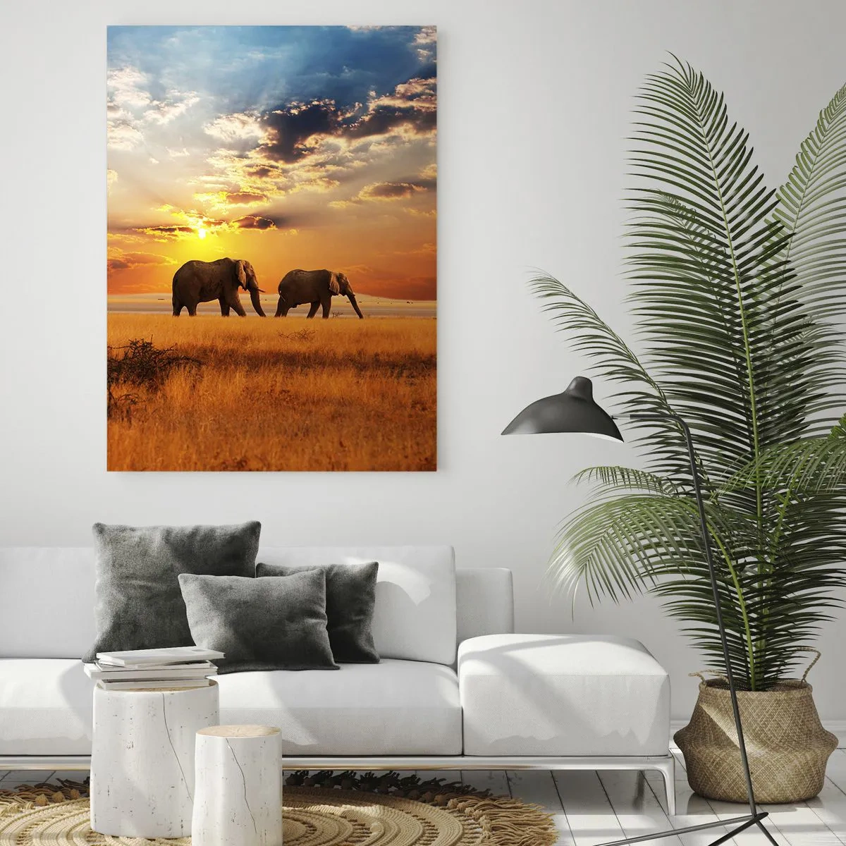 Obraz na szkle - Słonie na afrykańskiej sawannie o zachodzie słońca - 50x70cm - Rodzinna przechadzka - Nowoczesna dekoracja ścienna do salonu, kuchni i sypialni ARTTOR