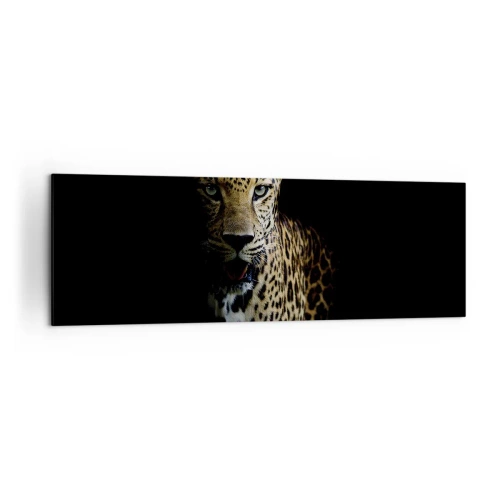 Obraz na płótnie - Leopard na ciemnym tle z intensywnym spojrzeniem - 160x50cm - Mroczne piękno - Nowoczesna dekoracja ścienna do salonu i sypialni ARTTOR