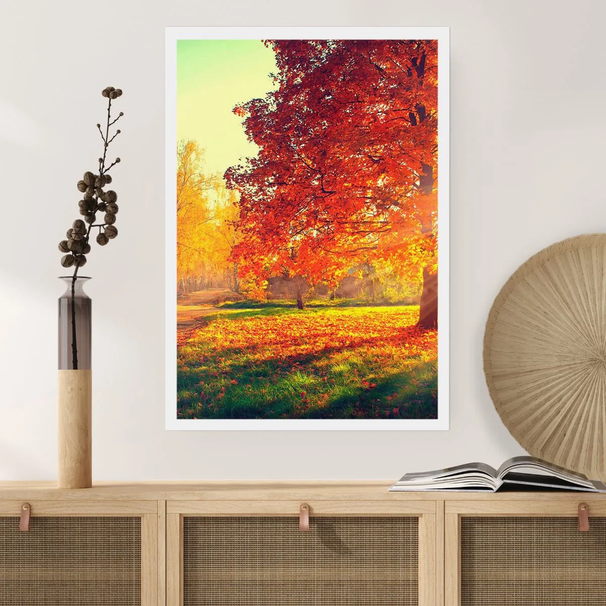 Plakat - Jesienny park z drzewem o złotych liściach w słońcu - 50x70cm - Rude jest piękne - Nowoczesna dekoracja ścienna do salonu, kuchni i sypialni ARTTOR