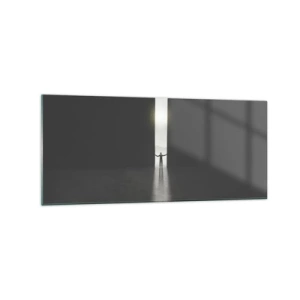 Obraz na szkle - Człowiek stojący w świetle wąskiej szczeliny w ciemnej przestrzeni - 120x50cm - Krok do jasnej przyszłości - Nowoczesna dekoracja ścienna do salonu i sypialni ARTTOR