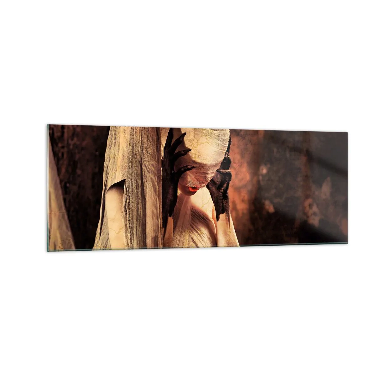 Obraz na szkle - Kobieta w welonie z tajemniczą stylizacją w ciemnym tle - 140x50cm - Między dobrem a złem - Nowoczesna dekoracja ścienna do salonu i sypialni ARTTOR