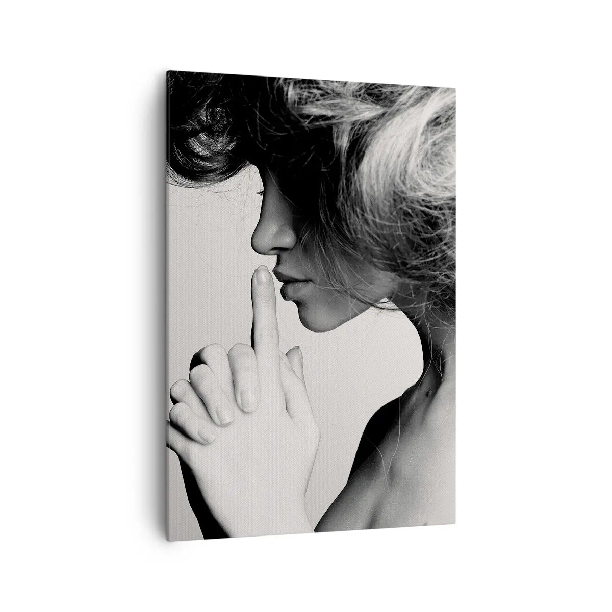 Obraz na płótnie - Profil kobiety w czarno-białym ujęciu z gestem ciszy - 70x100cm - Zasłuchana w sobie - Nowoczesna dekoracja ścienna do salonu i sypialni ARTTOR