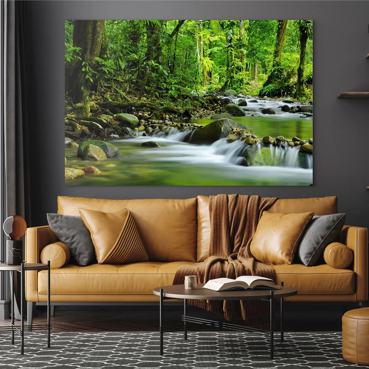 Obraz na szkle - Leśny strumień otoczony bujną roślinnością - 70x50cm - Popłynąć w morzu zieleni - Nowoczesna dekoracja ścienna do salonu i sypialni ARTTOR