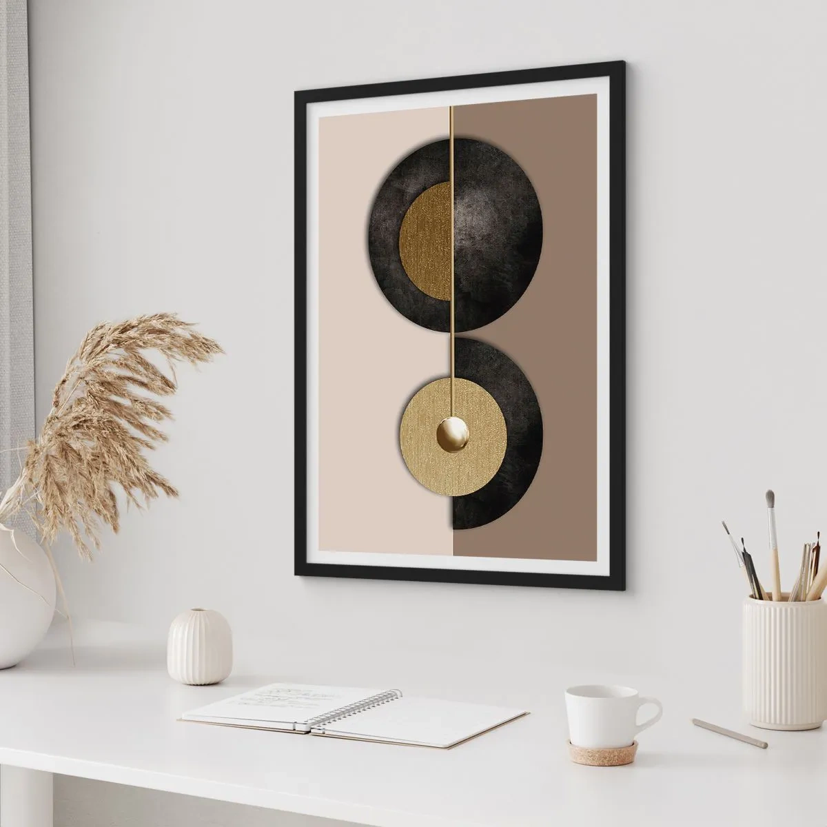 Plakat w czarnej ramie - Nowoczesna abstrakcja z geometrycznymi złotymi akcentami - 50x70cm - Wariacje wokół koła - Nowoczesna dekoracja ścienna do salonu i sypialni ARTTOR