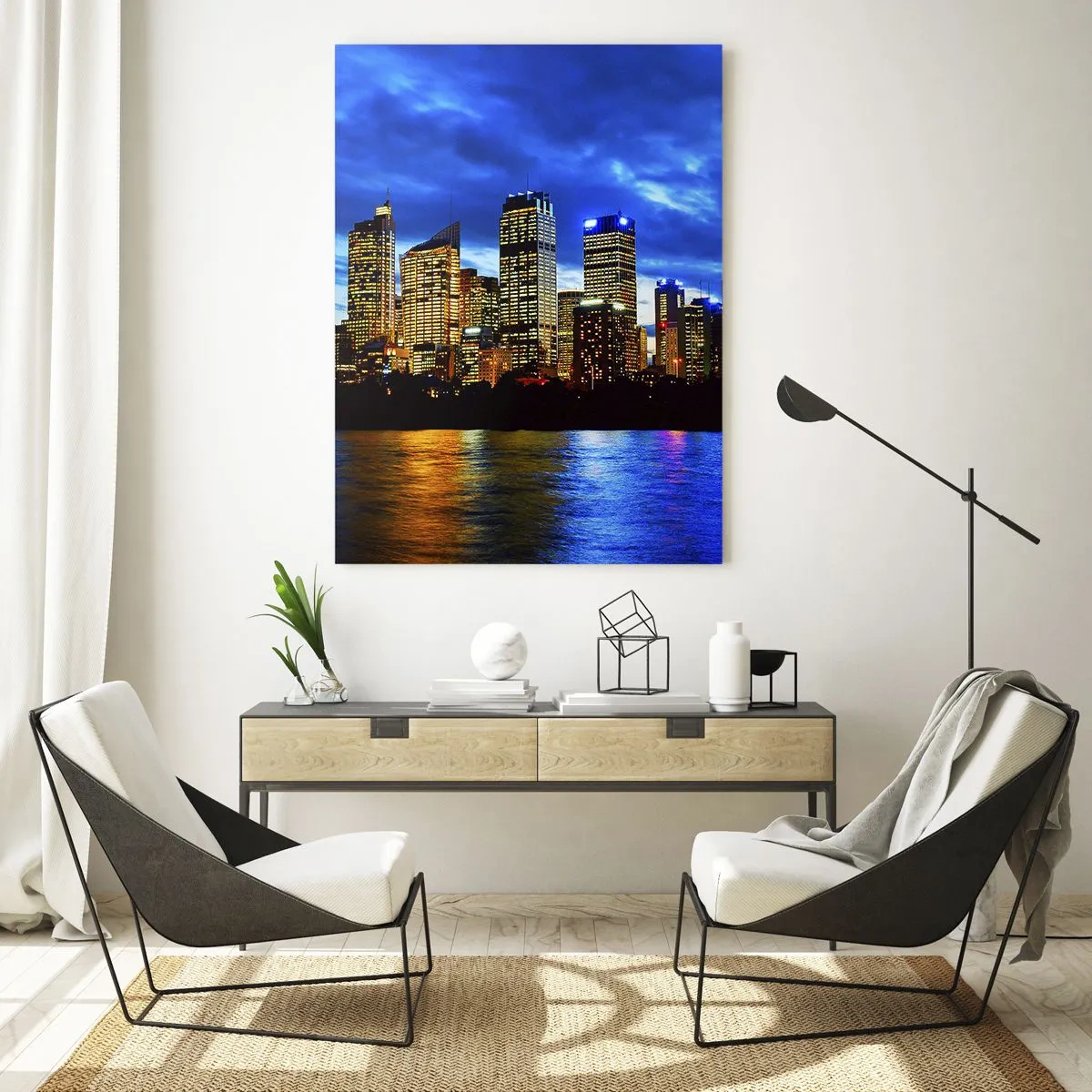 Obraz na szkle - Panorama nocnego miasta z podświetlonymi wieżowcami nad wodą - 70x100cm - Noc świateł i barw - Nowoczesna dekoracja ścienna do salonu i sypialni ARTTOR
