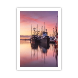 Plakat - Statki rybackie w porcie o zachodzie słońca - 50x70cm - Przed kolejnym dniem - Nowoczesna dekoracja ścienna do salonu, kuchni i sypialni ARTTOR