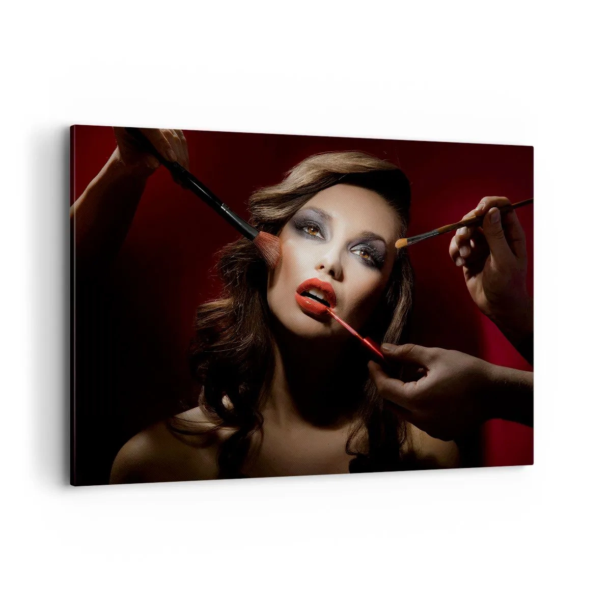 Obraz na płótnie - Stylowy portret kobiety w trakcie makijażu na ciemnym tle - 100x70cm - Piękna rozmarzona - Nowoczesna dekoracja ścienna do salonu, kuchni i sypialni ARTTOR