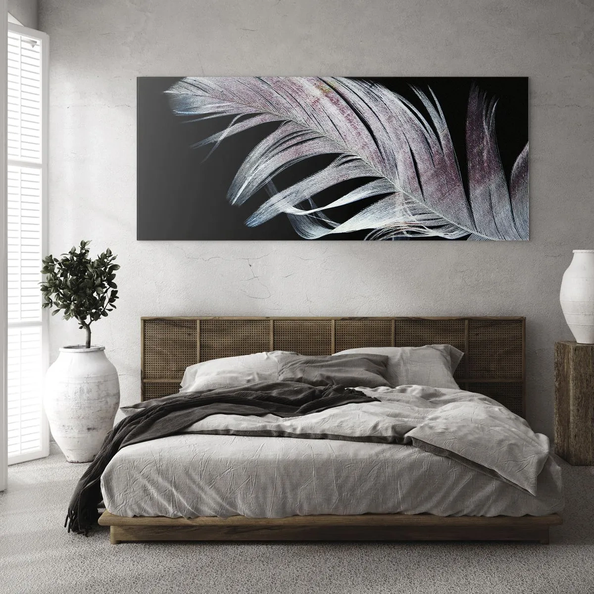 Obraz na szkle - Delikatne pióro na czarnym tle w artystycznym ujęciu - 120x50cm - Pomyśl o dotyku - Nowoczesna dekoracja ścienna do salonu i sypialni ARTTOR