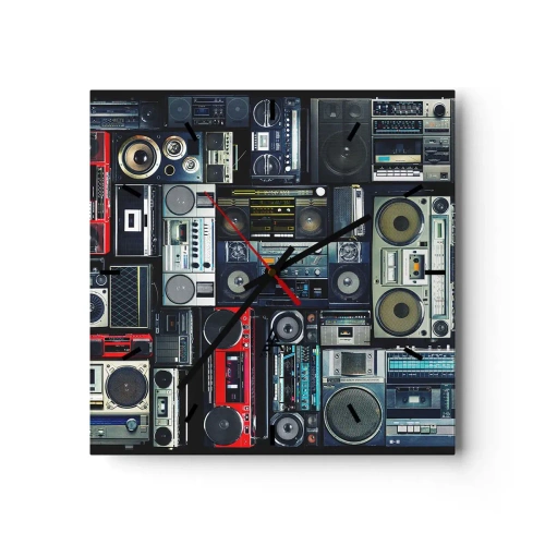 Zegar ścienny - Kolaż retro magnetofonów i głośników w stylu vintage - 30x30cm - Tęsknota za latami 80. - Nowoczesna dekoracja ścienna do salonu i sypialni ARTTOR