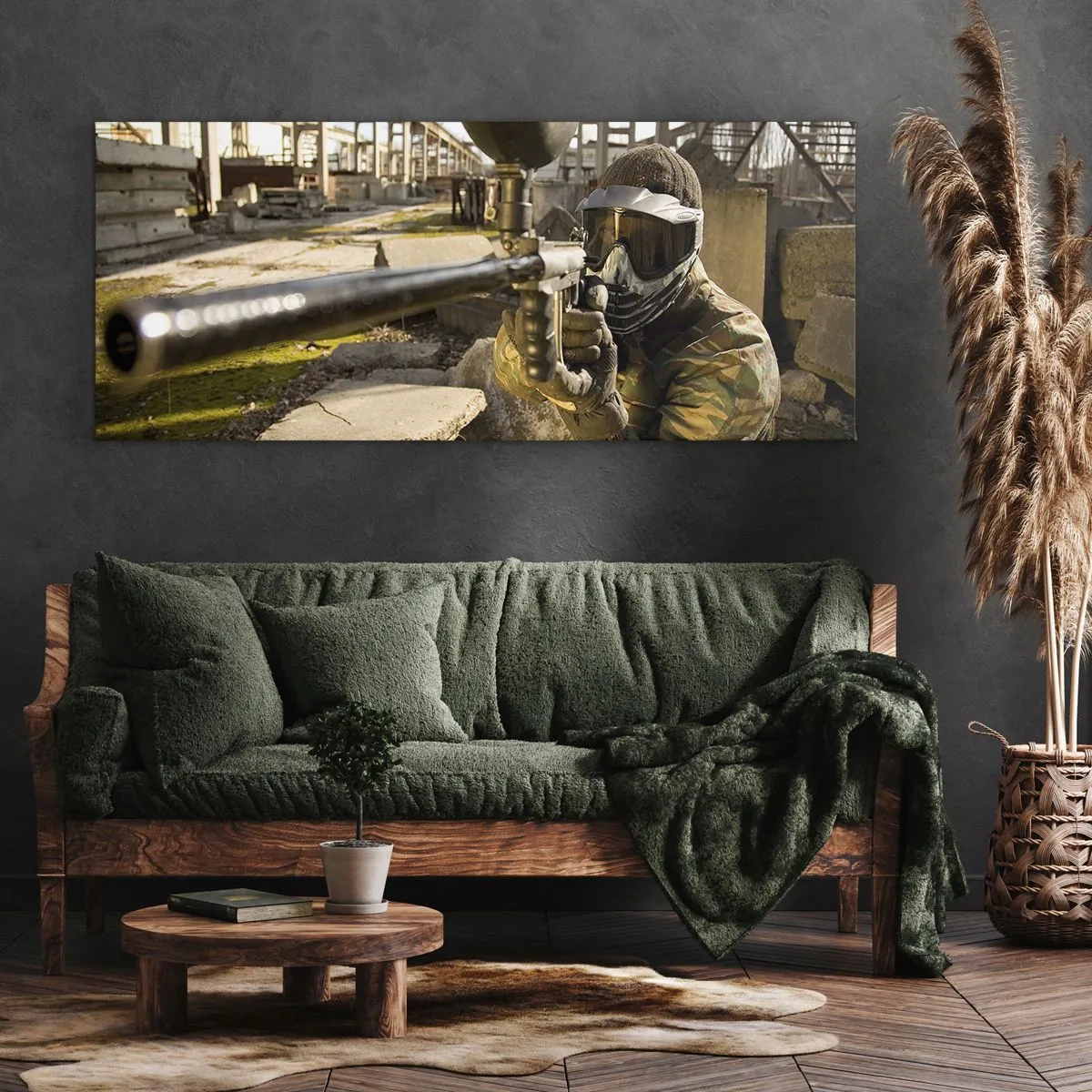 Obraz na płótnie - Gracz paintballa w stroju kamuflażowym celujący z markera - 160x50cm - I ty możesz zostać bohaterem - Nowoczesna dekoracja ścienna do salonu i sypialni ARTTOR