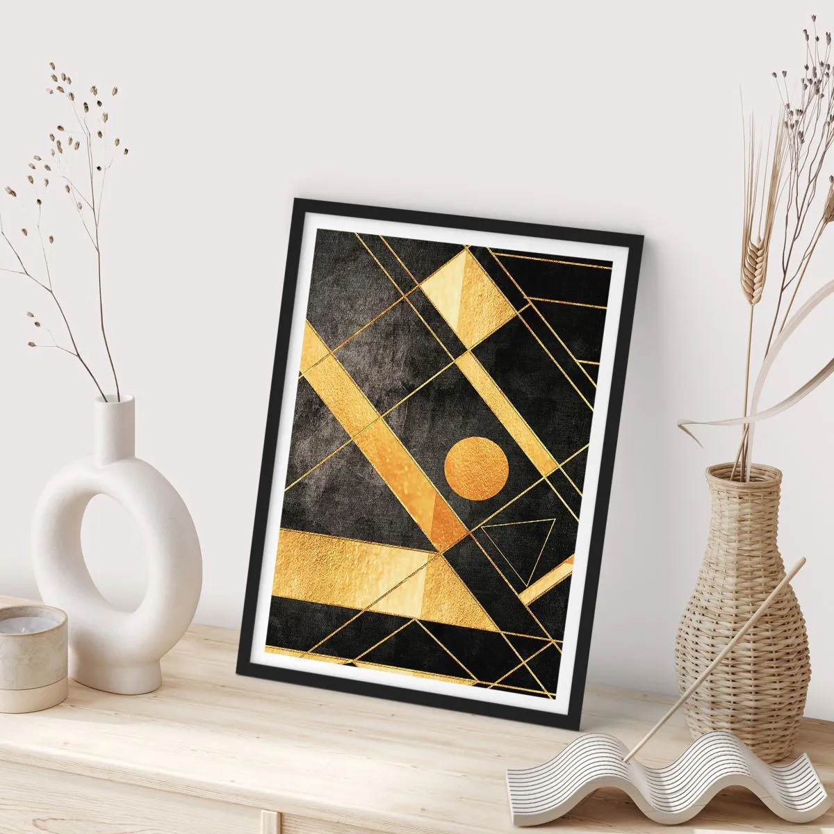 Plakat w czarnej ramie - Złote geometryczne wzory na czarnym tle - 50x70cm - Słońce pustyni - Nowoczesna dekoracja ścienna do salonu i sypialni ARTTOR