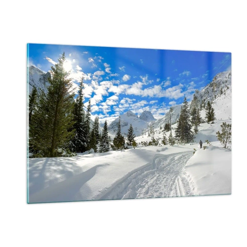 Obraz na szkle - Zimowy krajobraz górski z lasem i błękitnym niebem - 120x80cm - W śniegu i w słońcu - Nowoczesna dekoracja ścienna do salonu, kuchni i sypialni ARTTOR