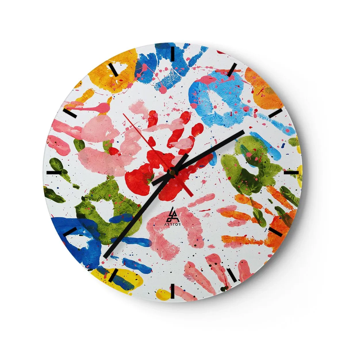 Zegar ścienny - Kolorowe odciski dłoni na białym tle - 30x30cm - Idź po śladach - Nowoczesna dekoracja ścienna do salonu, kuchni i sypialni ARTTOR
