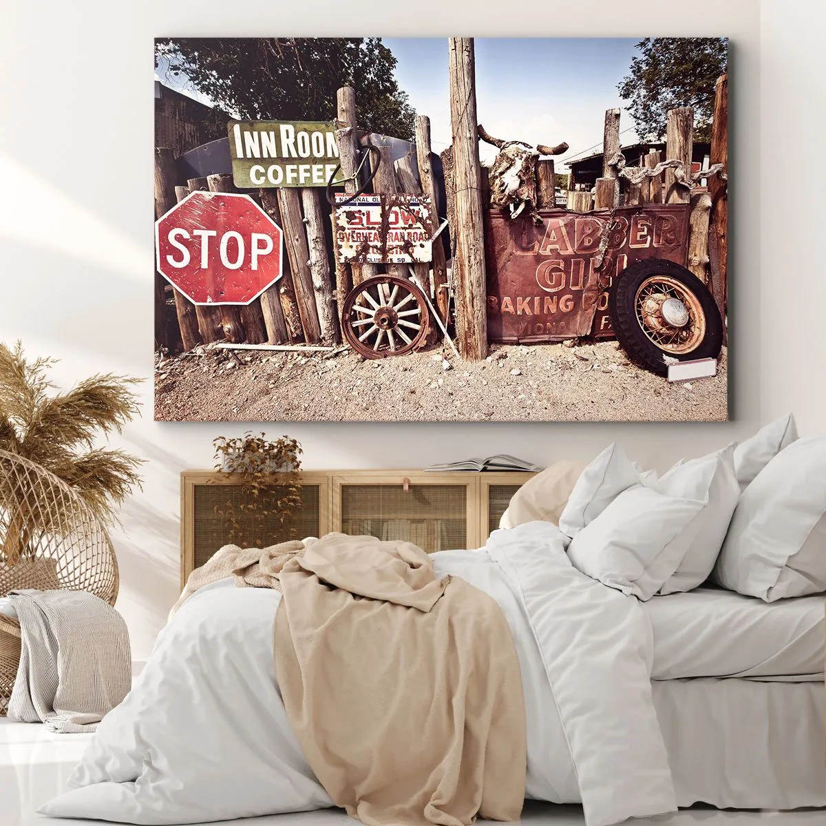 Obraz na płótnie - Rustykalne dekoracje z tablicami i kołem na ogrodzeniu - 100x70cm - A czas się zatrzymał - Nowoczesna dekoracja ścienna do salonu, kuchni i sypialni ARTTOR