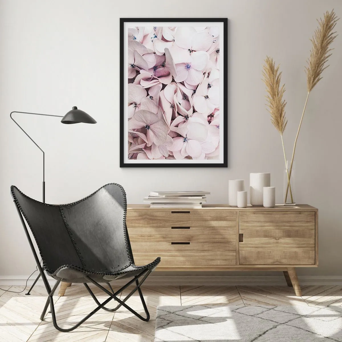 Plakat w czarnej ramie - Delikatne pastelowe hortensje w zbliżeniu - 50x70cm - W powodzi kwiatów - Nowoczesna dekoracja ścienna do salonu i sypialni ARTTOR