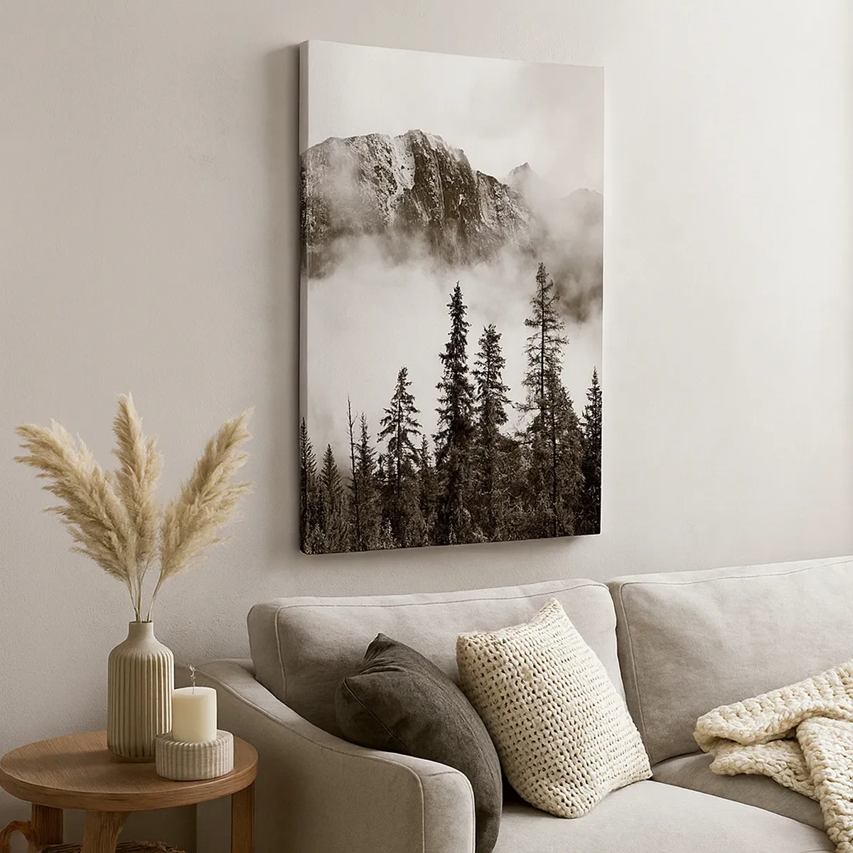 Obraz na płótnie - Górski krajobraz z majestatyczną skałą i lasem w chmurach - 50x70cm - Granitowy władca - Nowoczesna dekoracja ścienna do salonu, kuchni i sypialni ARTTOR