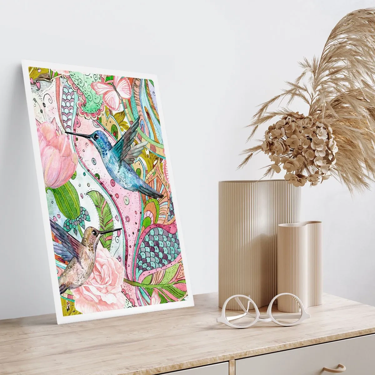 Plakat - Kolorowe kolibry na tle kwiatów i wzorów - 50x70cm - Wplątane w pnączach - Nowoczesna dekoracja ścienna do salonu, kuchni i sypialni ARTTOR
