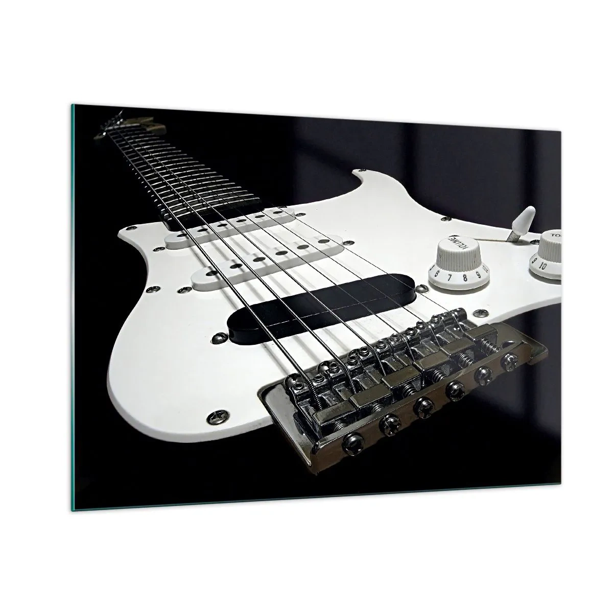 Obraz na szkle - Zbliżenie na białą gitarę elektryczną na ciemnym tle - 100x70cm - Ukryty w bieli dźwięk - Nowoczesna dekoracja ścienna do salonu, kuchni i sypialni ARTTOR